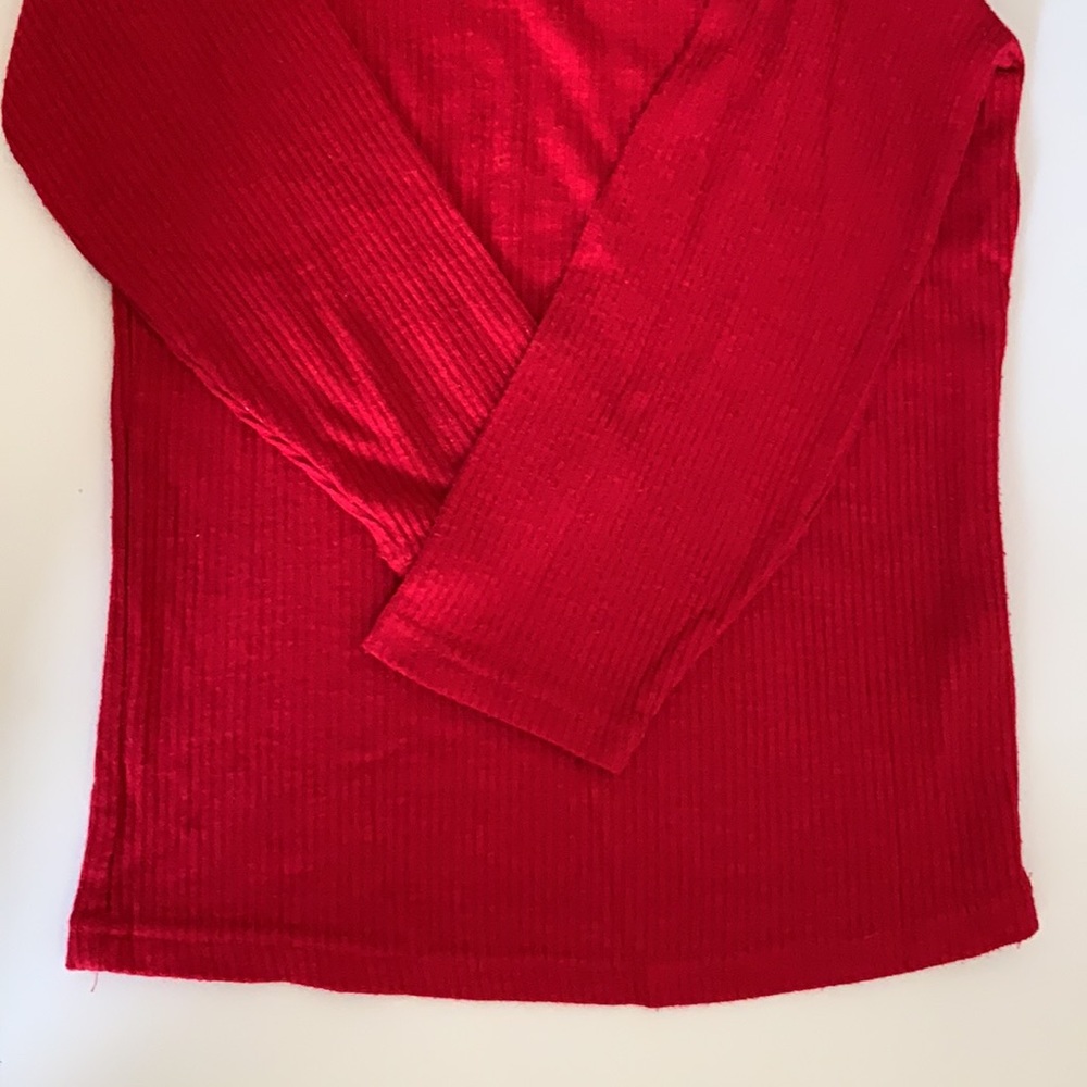 Red shirt - Picture 2 of 6